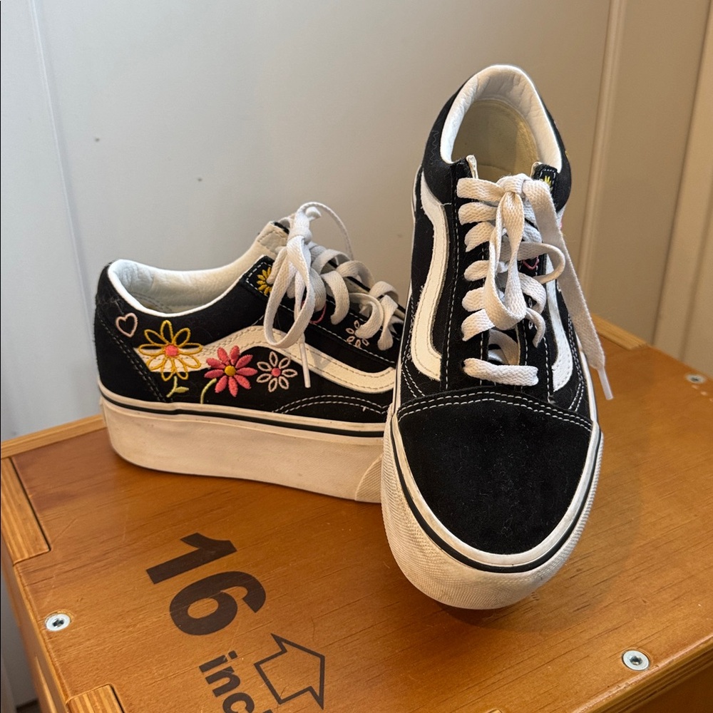 Vans Kids Black Sneakers with Floral Embroidery